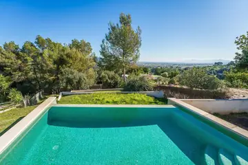 The pool, open to the valley