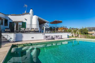 The pool, the house and the garden