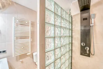 Shower in bathroom 2